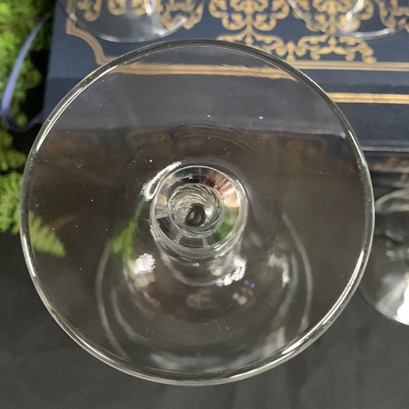 Stunning set of 4 floral and fern etched glass wine / water goblets - Picture 10 of 11